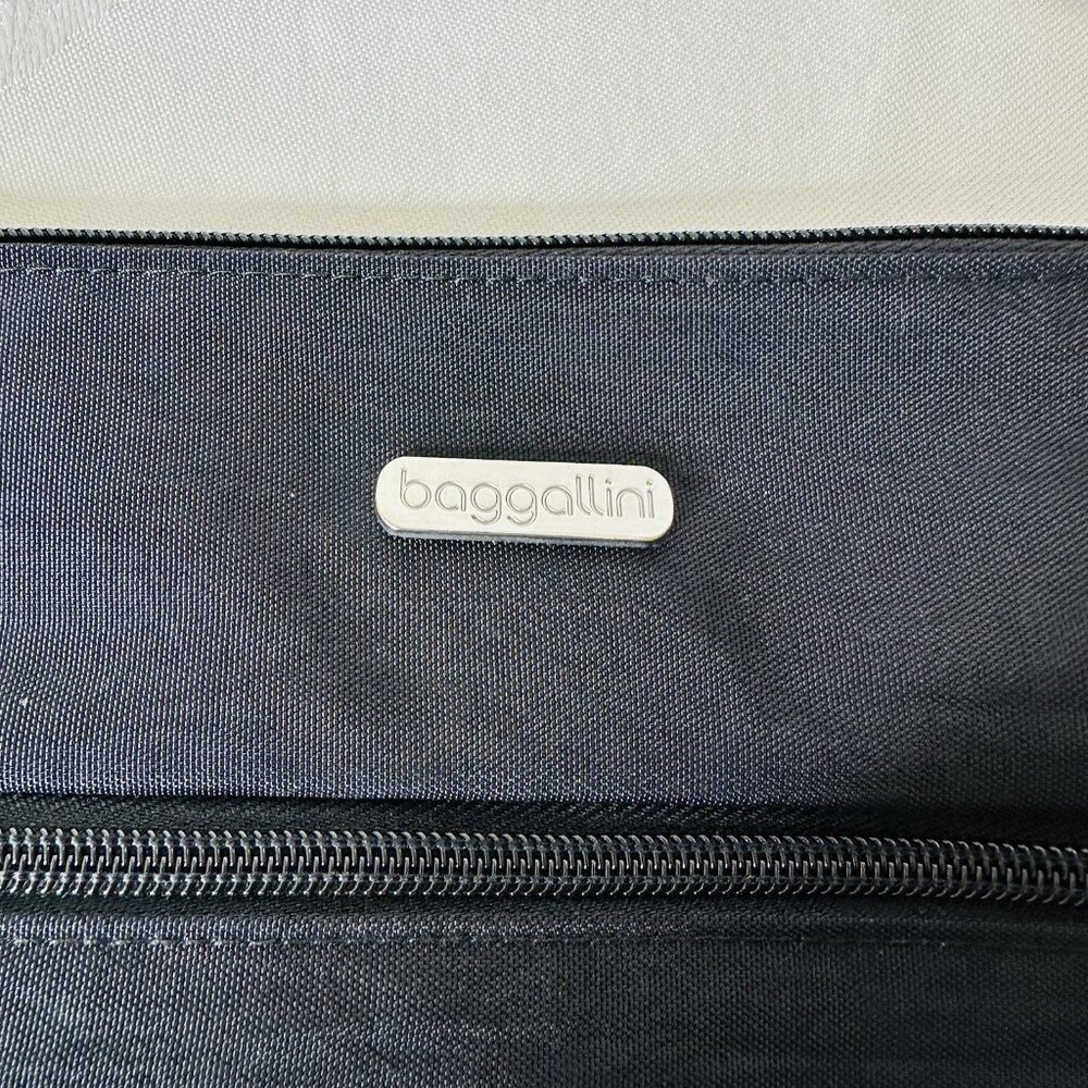 Baggallini Big Zip Crossbody Purse Lots of Pockets Nylon Wide Strap Lined 11” - Picture 2 of 14